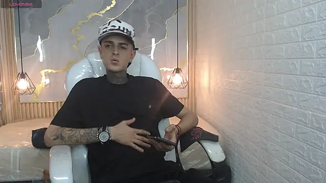 Snapshot of benjamin_anthony chatting on May 27, 4:09 am benjamin anthony online show from May 27, 4:09 am