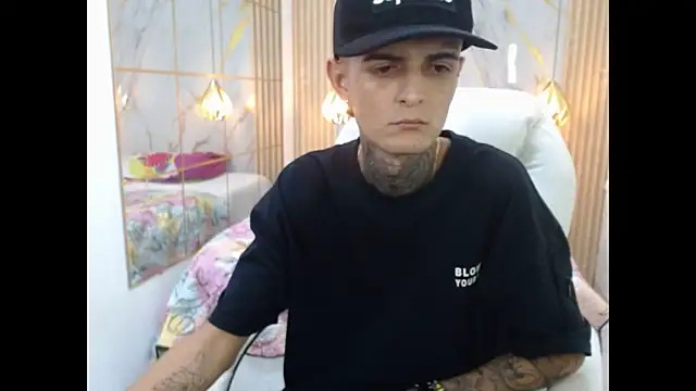 Snapshot of benjamin_anthony chatting on May 29, 4:21 am benjamin anthony online show from May 29, 4:21 am