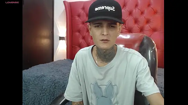 Snapshot of benjamin_anthony chatting on June 2, 11:12 am benjamin anthony online show from June 2, 11:12 am