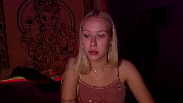 Snapshot of pureeangel chatting on February 26, 9:25 pm pureeangel online show from February 26, 9:25 pm