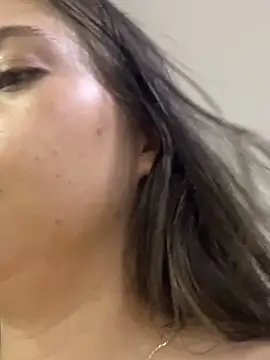 Snapshot of alyabelova chatting on June 5, 2:51 am alyabelova online show from June 5, 2:51 am