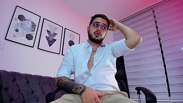 Snapshot of ethan_grace chatting on February 19, 12:23 pm ethan grace online show from February 19, 12:23 pm