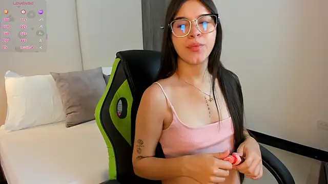 Snapshot of eva_swan_ chatting on April 27, 12:47 pm eva swan online show from April 27, 12:47 pm