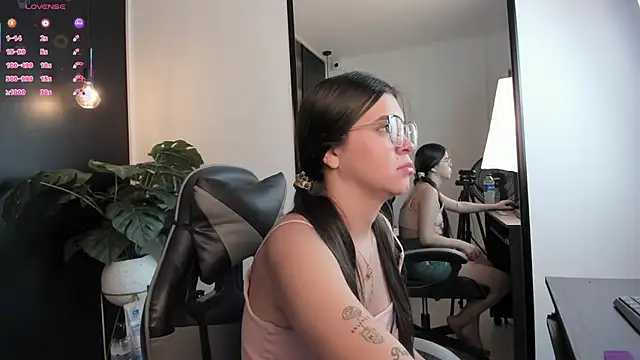 Snapshot of eva_swan_ chatting on May 13, 12:46 pm eva swan online show from May 13, 12:46 pm