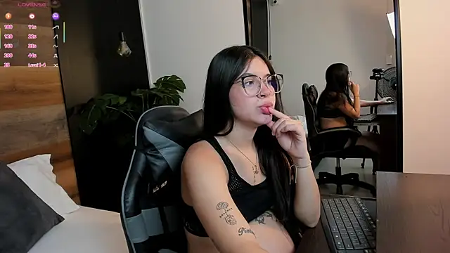 Snapshot of eva_swan_ chatting on May 18, 12:22 pm eva swan online show from May 18, 12:22 pm