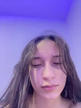 Snapshot of candy_deluxe chatting on June 24, 1:32 pm candy deluxe online show from June 24, 1:32 pm