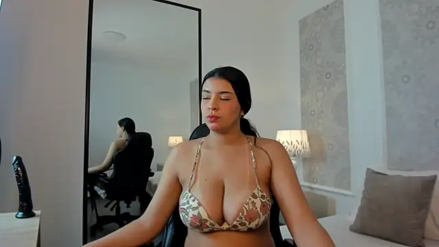 evelin villan online show from April 1, 12:17 pm