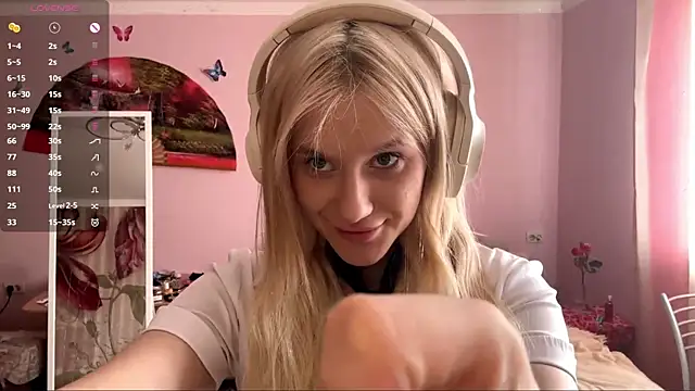 Snapshot of MelissaZaria chatting on April 22, 6:49 am MelissaZaria online show from April 22, 6:49 am