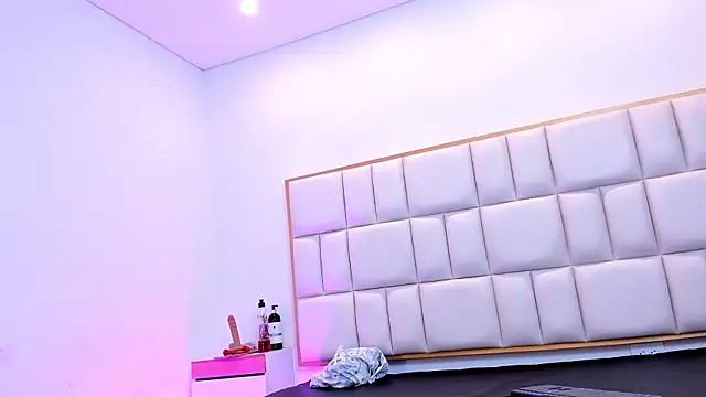 Violetta-foxx online show from March 27, 7:24 pm