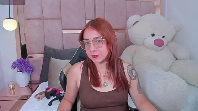 Snapshot of antonella_moon7 chatting on June 19, 3:44 am antonella moon7 online show from June 19, 3:44 am