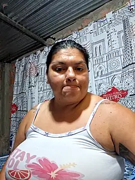 Snapshot of Juli_Powl chatting on June 21, 1:52 am Juli Powl online show from June 21, 1:52 am
