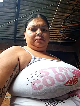 Snapshot of Juli_Powl chatting on July 1, 11:34 am Juli Powl online show from July 1, 11:34 am