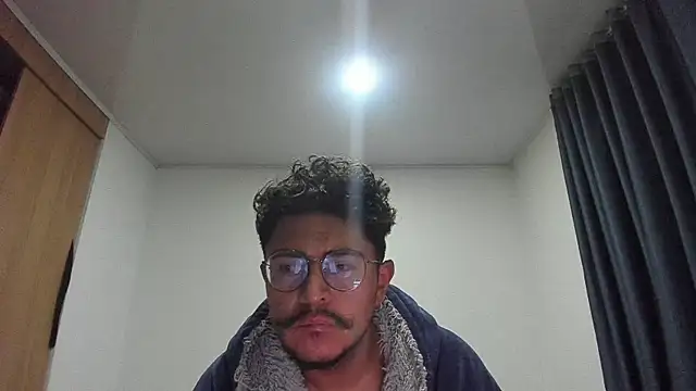 Snapshot of JhonnyRey27 chatting on February 28, 2:34 am JhonnyRey27 online show from February 28, 2:34 am