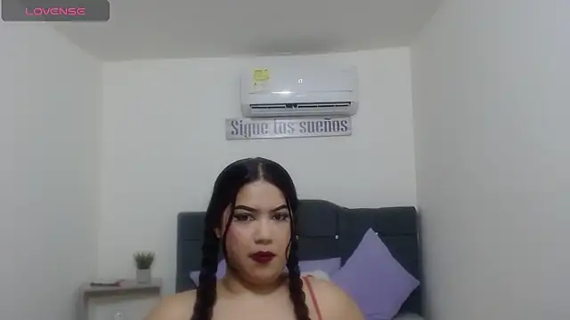 Snapshot of Aleja_Gold chatting on February 16, 1:07 pm Aleja Gold online show from February 16, 1:07 pm