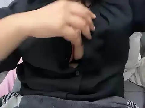 Snapshot of hugeindiantitties chatting on February 25, 3:27 am hugeindiantitties online show from February 25, 3:27 am