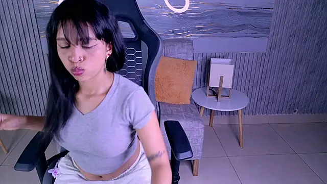 Snapshot of Abby18_ chatting on February 13, 5:03 am Abby18 online show from February 13, 5:03 am