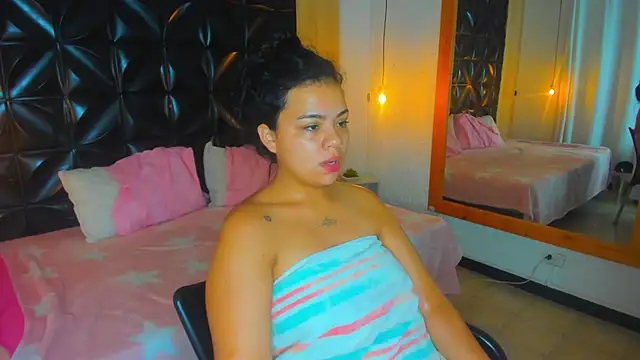 Snapshot of Veyra_sereny chatting on May 22, 6:02 pm Veyra sereny online show from May 22, 6:02 pm