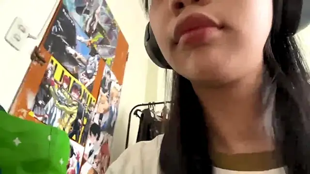 Snapshot of GloryKulikowski chatting on February 24, 1:03 am GloryKulikowski online show from February 24, 1:03 am