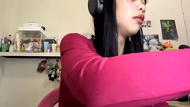 Snapshot of GloryKulikowski chatting on February 27, 1:16 am GloryKulikowski online show from February 27, 1:16 am