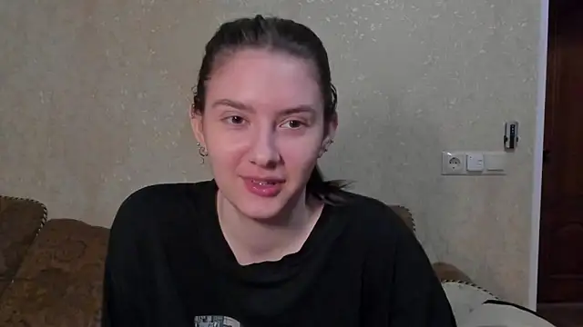 Snapshot of love_lina_muuur chatting on March 1, 7:38 pm love lina muuur online show from March 1, 7:38 pm