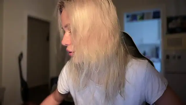 Leylia Lily online show from March 6, 9:39 am