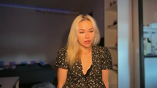 Snapshot of Leylia_Lily chatting on June 3, 1:03 pm Leylia Lily online show from June 3, 1:03 pm