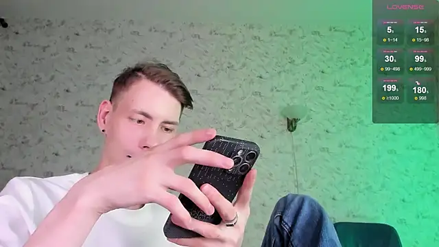 Snapshot of Erick_Wilson chatting on February 28, 5:25 pm Erick Wilson online show from February 28, 5:25 pm