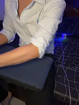 Snapshot of traidep3chan chatting on March 9, 1:26 pm traidep3chan online show from March 9, 1:26 pm