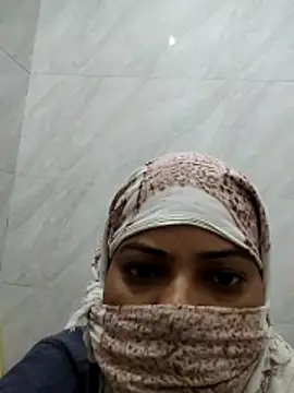 Snapshot of Anushka_Singh0 chatting on June 17, 12:13 am Anushka Singh0 online show from June 17, 12:13 am