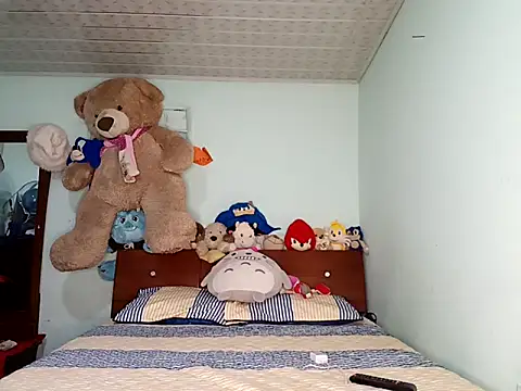Snapshot of Elii_petit chatting on April 2, 3:09 pm Elii petit online show from April 2, 3:09 pm
