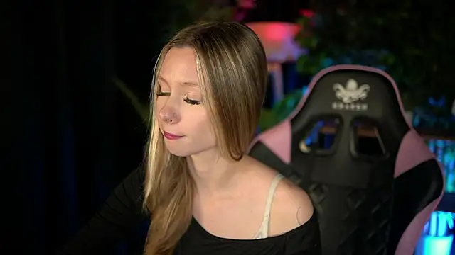 SweetDaisy me online show from February 25, 3:10 pm