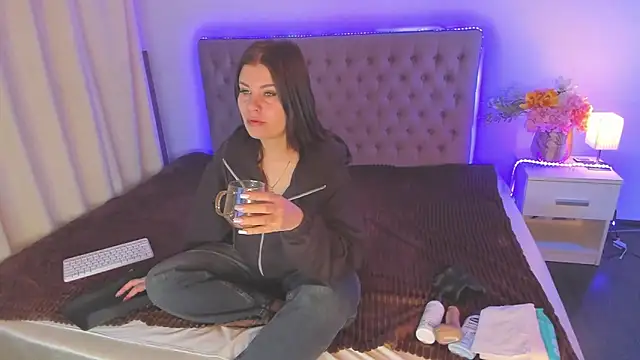 AmandaHoppe online show from April 17, 5:21 am