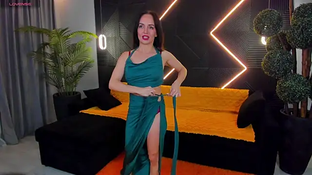 Snapshot of Shanita_moon chatting on July 8, 3:49 pm Shanita moon online show from July 8, 3:49 pm