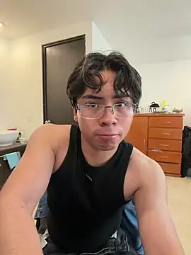 Snapshot of BentoBoxxx chatting on April 19, 7:16 pm BentoBoxxx online show from April 19, 7:16 pm