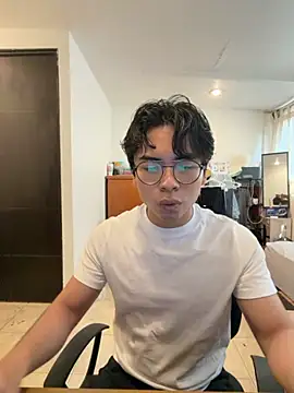 Snapshot of BentoBoxxx chatting on April 23, 3:14 pm BentoBoxxx online show from April 23, 3:14 pm