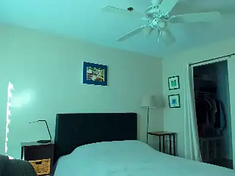 Snapshot of i_love_iva chatting on March 1, 11:07 pm i love iva online show from March 1, 11:07 pm