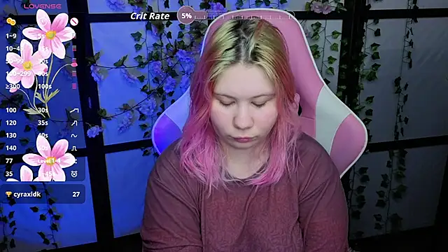 Snapshot of kitsune_little chatting on April 22, 11:06 pm kitsune little online show from April 22, 11:06 pm