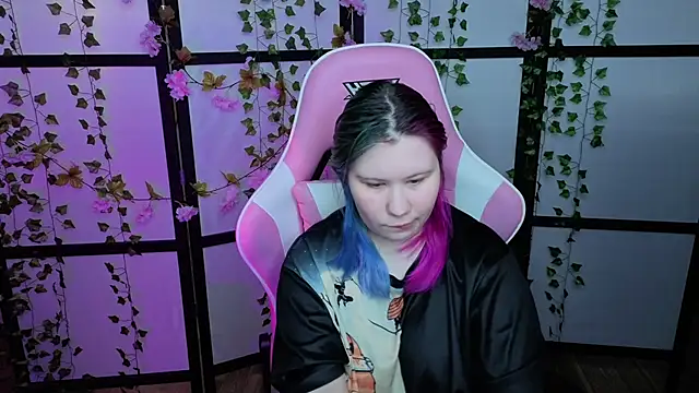 Snapshot of kitsune_little chatting on May 23, 8:07 am kitsune little online show from May 23, 8:07 am