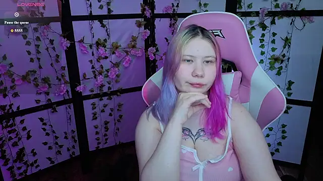 Snapshot of kitsune_little chatting on June 9, 7:25 pm kitsune little online show from June 9, 7:25 pm