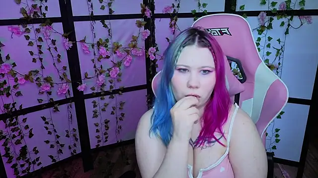 Snapshot of kitsune_little chatting on June 10, 11:03 pm kitsune little online show from June 10, 11:03 pm