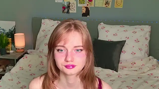Snapshot of ElfieWhite chatting on June 4, 6:14 pm ElfieWhite online show from June 4, 6:14 pm