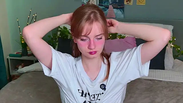 ElfieWhite online show from June 15, 5:26 pm