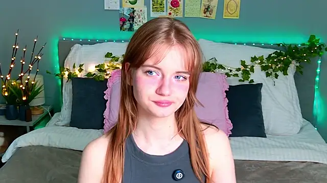 ElfieWhite online show from June 16, 10:01 pm
