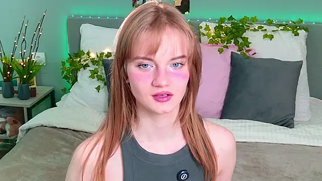 ElfieWhite online show from June 19, 4:55 pm