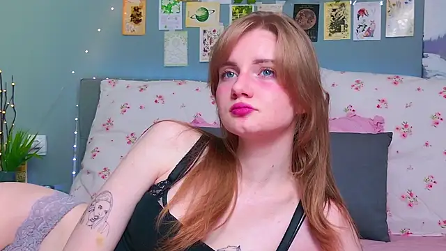 ElfieWhite online show from July 13, 5:49 pm