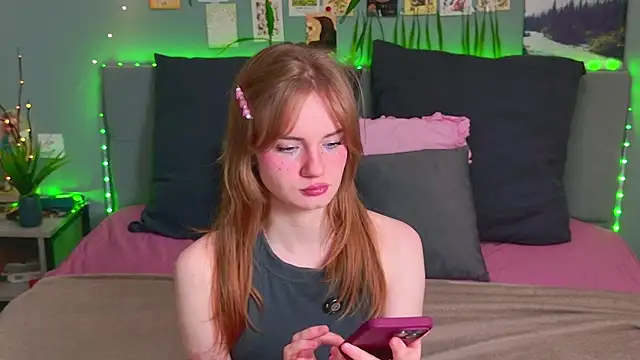 ElfieWhite online show from July 22, 8:33 pm