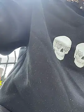 Thom sam  online show from February 14, 4:04 pm