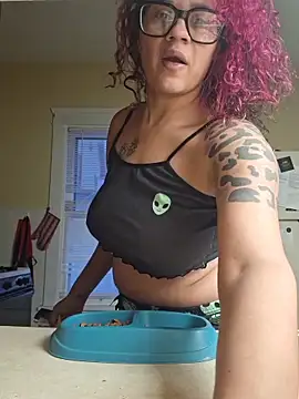 Snapshot of VelvetVixen_735 chatting on February 25, 12:15 pm VelvetVixen 735 online show from February 25, 12:15 pm