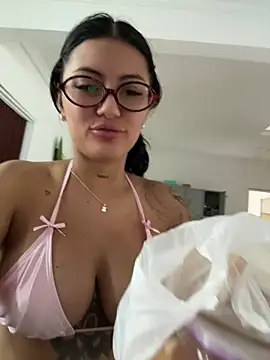 Snapshot of Roma_xxx chatting on May 3, 6:36 pm Roma xxx online show from May 3, 6:36 pm