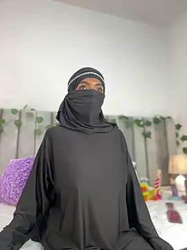 Snapshot of aminaa_ chatting on March 19, 6:34 pm aminaa online show from March 19, 6:34 pm